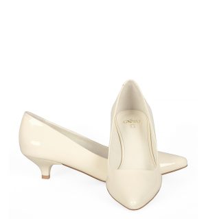 GASSU MICHELLE - Ecru czółenka na kaczuszce - z przodu