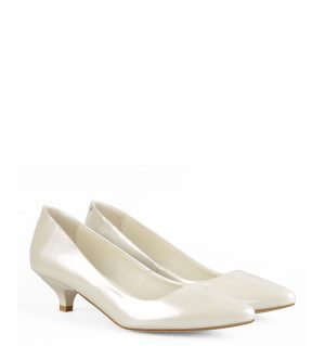 MICHELLE ecru w odcieniu perłowym czółenka na kaczuszce - po skosie