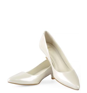 MICHELLE ecru w odcieniu perłowym czółenka na kaczuszce - z przodu