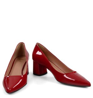 ADEL- Czerwone czółenka na słupku z lakierowanej skóry - z przodu
