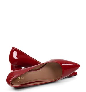 ADEL- Czerwone czółenka na słupku z lakierowanej skóry - z przodu