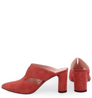 MAGGIE - Czerwone klapki na słupku zamszowe - z tyłu