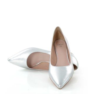 WERONICA - Srebrne czółenka na niskim obcasie - z przodu