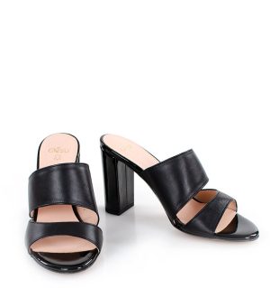 LUNA - Eleganckie, czarne klapki na słupku - z przodu