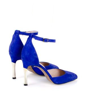 Niebieskie szpilki - po skosie